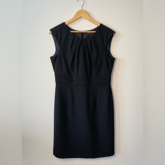 Tahari Dresses & Skirts - TAHARI KNEE LENGTH BLACK DRESS WOMENS SIZE 8